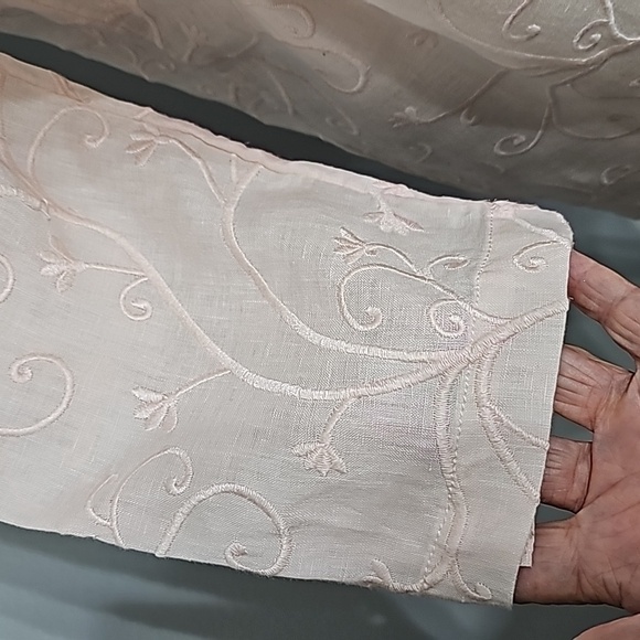 St. Tropez women's light pink top. Embrodery.V neck with three buttons. - Picture 4 of 11